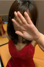 磯　奈央子